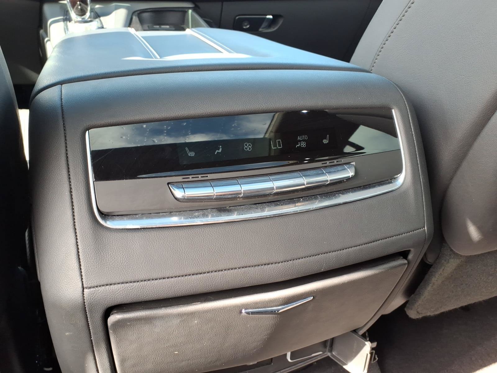 Certified 2023 Cadillac Escalade Sport w/ LPO, ONYX Package AWD/4WD image 19
