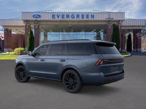 New 2025 Lincoln Navigator Reserve w/ Jet Appearance Package AWD/4WD image 4