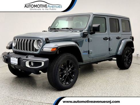 Used 2025 Jeep Wrangler Unlimited Sahara w/ Safety Group AWD/4WD image 1