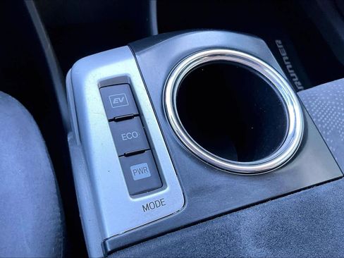 Used 2012 Toyota Prius V Two image 34