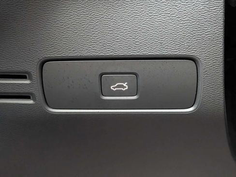 Certified 2023 Volvo XC40 Recharge Plus AWD/4WD image 34