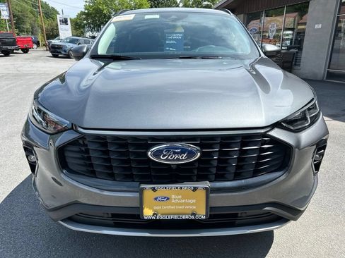 Used 2023 Ford Escape Platinum AWD/4WD image 2