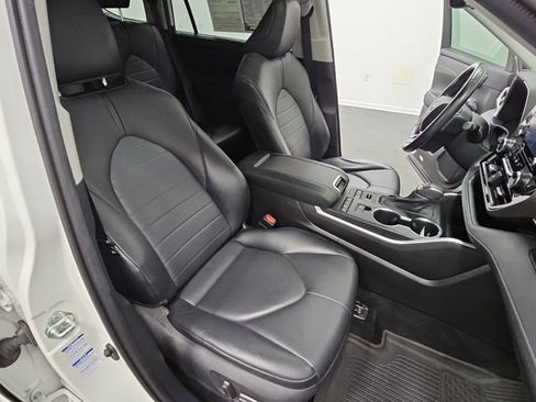 Used 2021 Toyota Highlander XLE AWD/4WD image 42