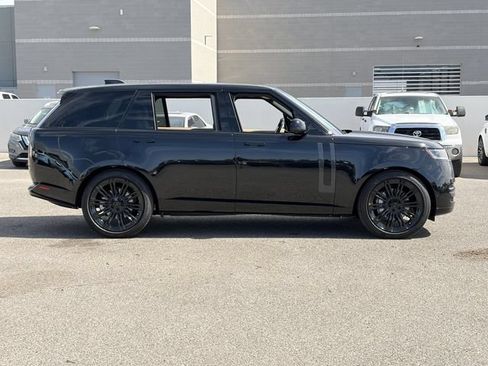 New 2026 Land Rover Range Rover Long Wheelbase SE AWD/4WD image 17