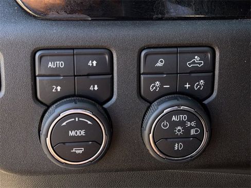 Used 2024 Chevrolet Silverado 2500 LTZ w/ LTZ Convenience Package image 21