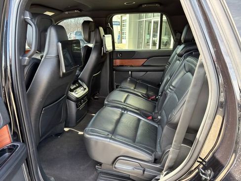 Used 2019 Lincoln Navigator Select w/ Technology Package image 16