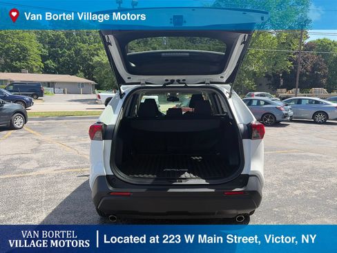 Used 2022 Toyota RAV4 LE AWD/4WD image 31