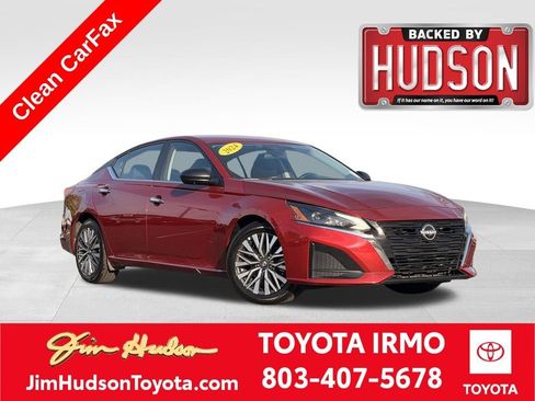 Used 2024 Nissan Altima 2.5 SV FWD image 1