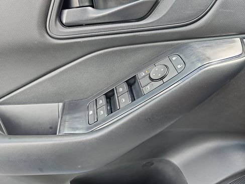 Used 2024 Nissan Rogue S FWD image 26
