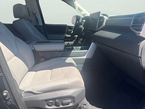 Used 2024 Toyota Tundra Limited AWD/4WD image 16