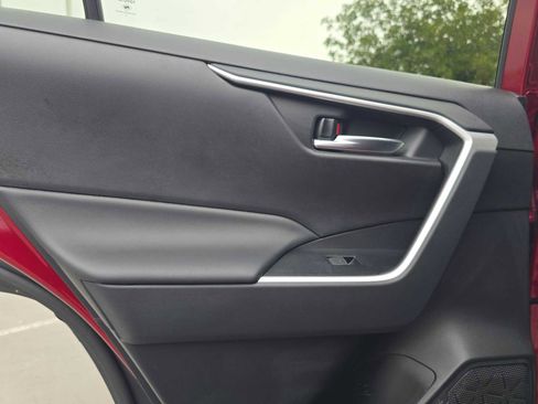 Used 2022 Toyota RAV4 XLE Premium image 17