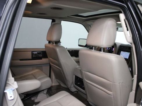 Used 2015 Lincoln Navigator 2WD image 25