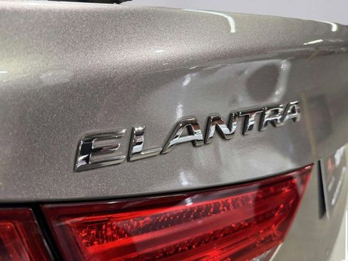 Used 2012 Hyundai Elantra Limited image 17