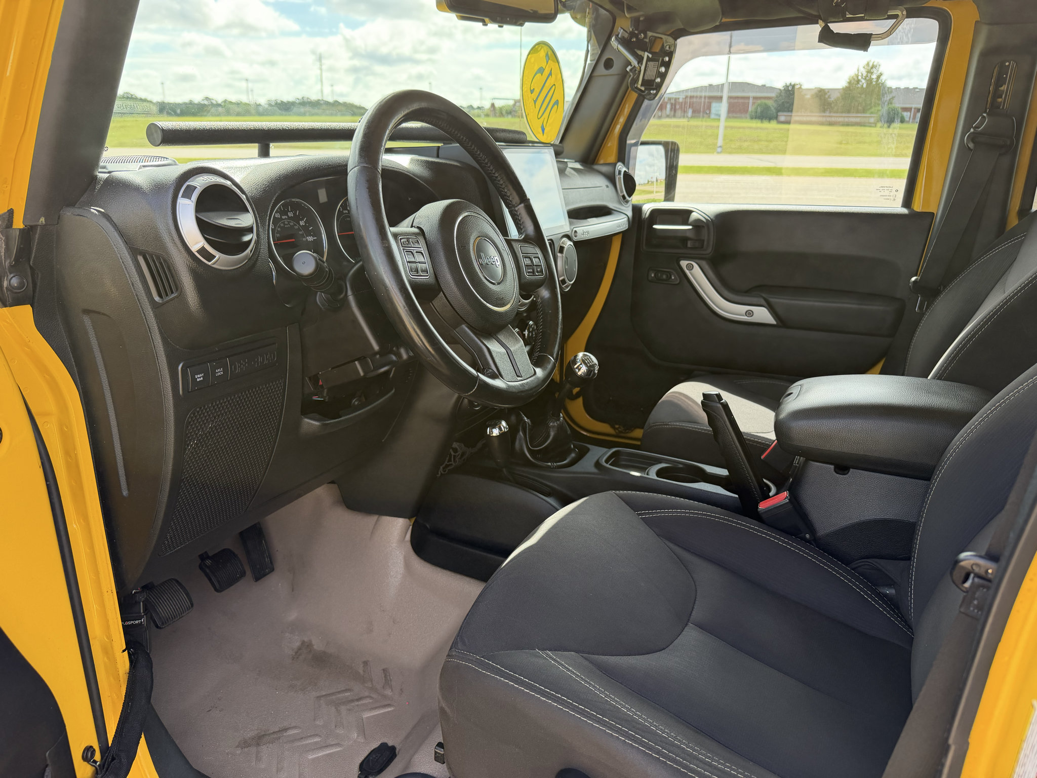 Used 2015 Jeep Wrangler Unlimited Rubicon w/ Dual Top Group AWD/4WD image 23