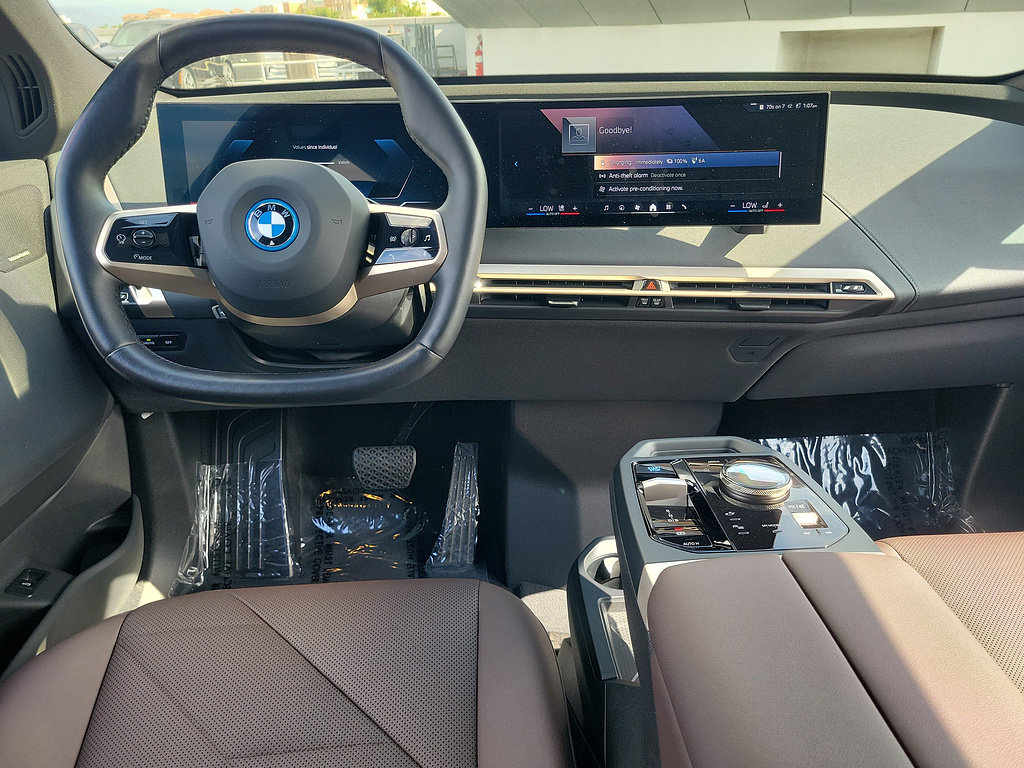 Used 2024 BMW iX xDrive50 w/ Sport Package AWD/4WD image 10