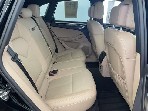 Certified 2023 Porsche Macan AWD/4WD image 22