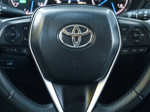 Used 2024 Toyota Venza LE image 17