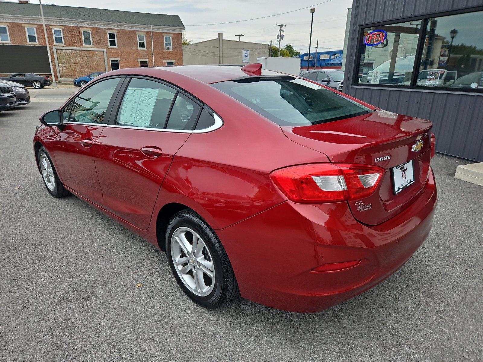 Used 2017 Chevrolet Cruze LT w/ Convenience Package FWD image 4