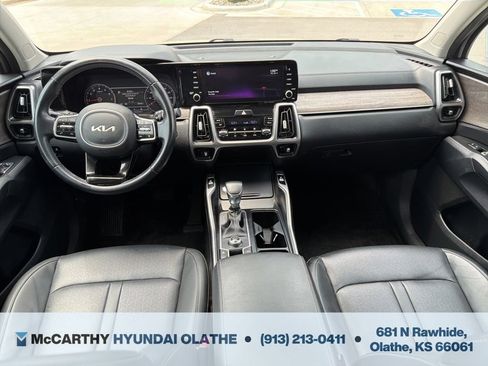 Used 2022 Kia Sorento EX w/ Panoramic Sunroof Package FWD image 3
