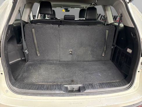 Used 2017 Toyota Highlander AWD V6 image 11