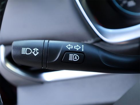 Used 2023 Chevrolet Traverse LT image 37