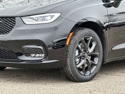 New 2026 Chrysler Pacifica Select image 7