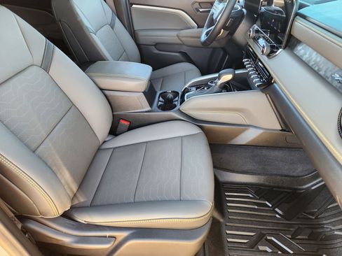 Used 2025 Chevrolet Colorado ZR2 w/ Technology Package image 18