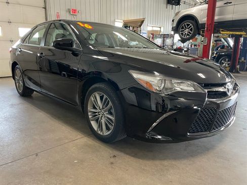 Used 2016 Toyota Camry SE FWD image 5