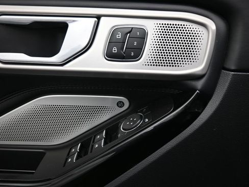 Certified 2022 Ford Explorer Platinum w/ Technology Package image 12