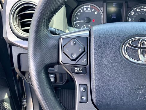 Used 2017 Toyota Tacoma TRD Sport w/ Tow Package (A/T) AWD/4WD image 24