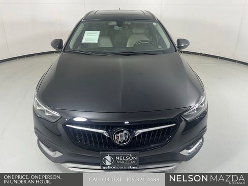 Used 2018 Buick Regal Essence w/ Driver Confidence Package #1 AWD/4WD image 2