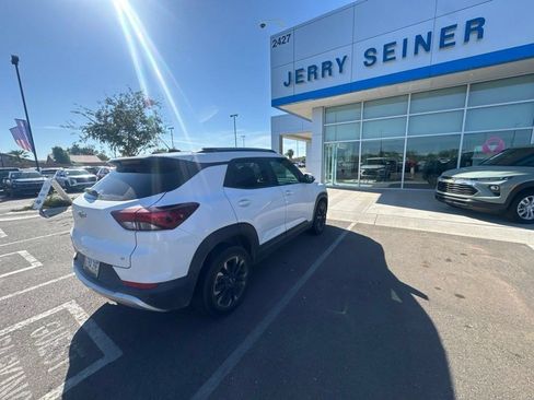 Used 2021 Chevrolet TrailBlazer LT w/ Convenience Package FWD image 4