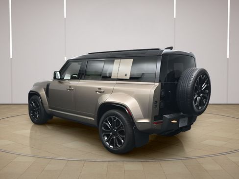 New 2026 Land Rover Defender 110 AWD/4WD image 3