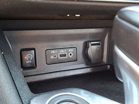 Used 2025 Nissan Sentra SR FWD image 18