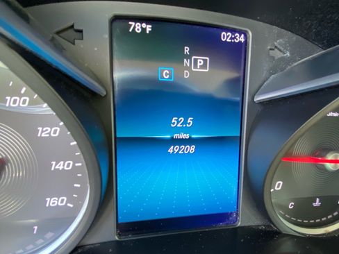 Used 2019 Mercedes-Benz C 300 4MATIC Sedan image 4