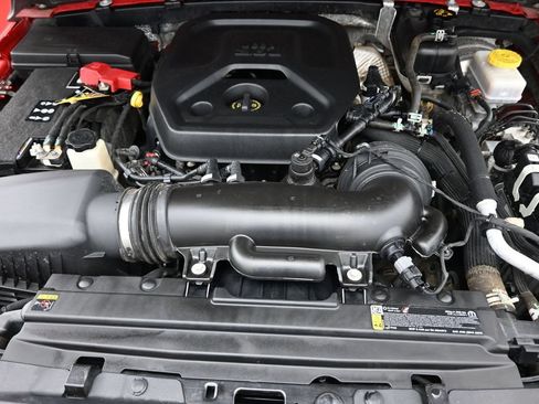 Used 2025 Jeep Wrangler Unlimited Sahara AWD/4WD image 15
