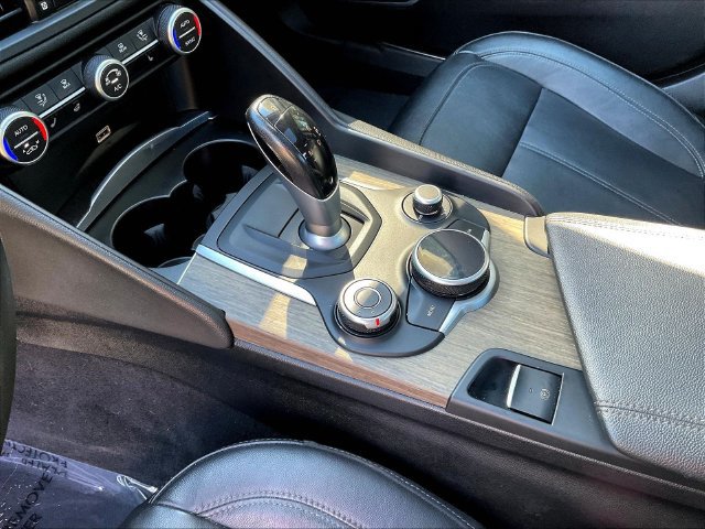 Used 2019 Alfa Romeo Giulia Ti AWD/4WD image 19