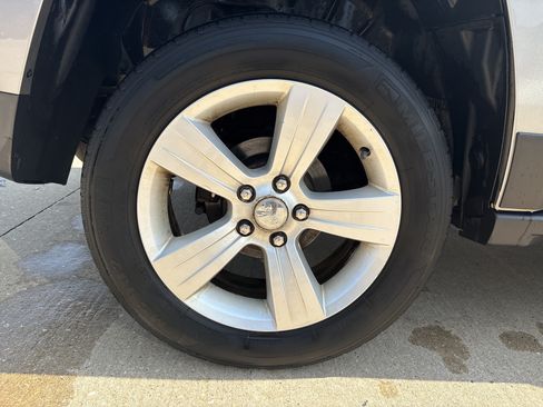 Used 2015 Jeep Patriot Latitude AWD/4WD image 9