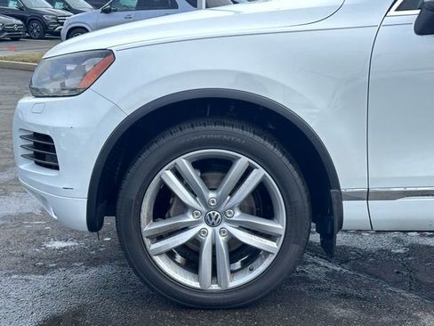 Used 2013 Volkswagen Touareg Executive image 8