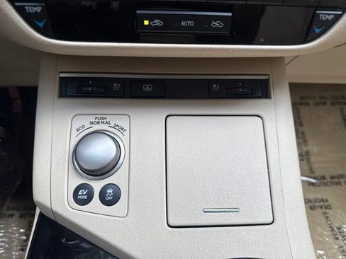 Used 2013 Lexus ES 300h w/ Luxury Pkg FWD image 26