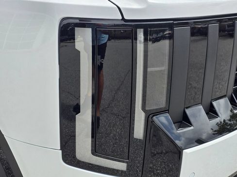 Used 2027 Kia Telluride EX w/ Towing Package FWD image 4