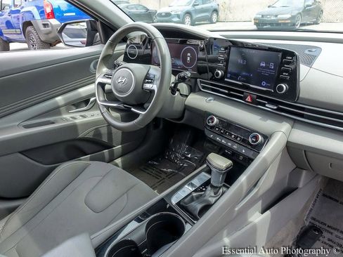 Used 2022 Hyundai Elantra SEL w/ Convenience + Premium Package FWD image 25