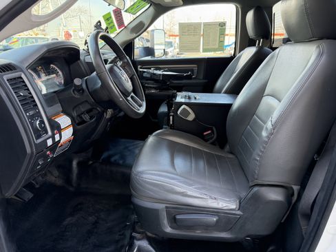 Used 2018 RAM 5500 Tradesman w/ Power & Remote Entry Group image 18