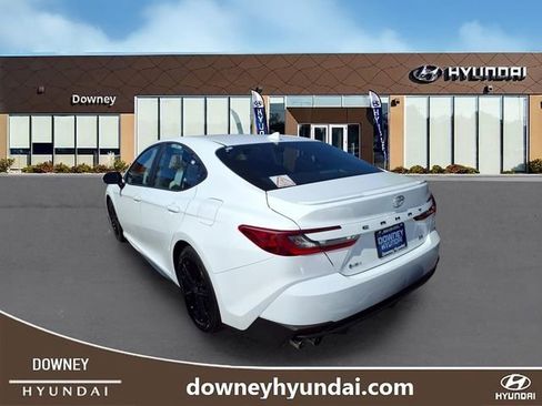 Used 2025 Toyota Camry SE FWD image 5