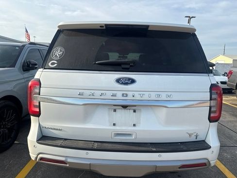 Used 2023 Ford Expedition Platinum RWD image 4