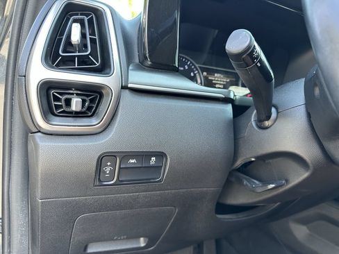 Used 2022 Kia Sorento S FWD image 27