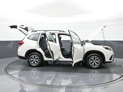 Used 2024 Subaru Forester Premium AWD/4WD image 48