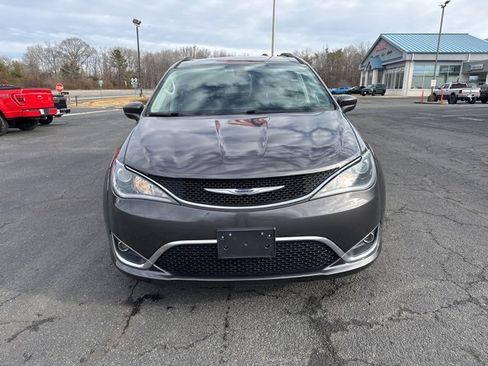 Used 2018 Chrysler Pacifica Touring Plus w/ Tire & Wheel Group image 13