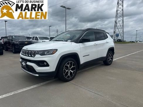 Used 2025 Jeep Compass Limited AWD/4WD image 2