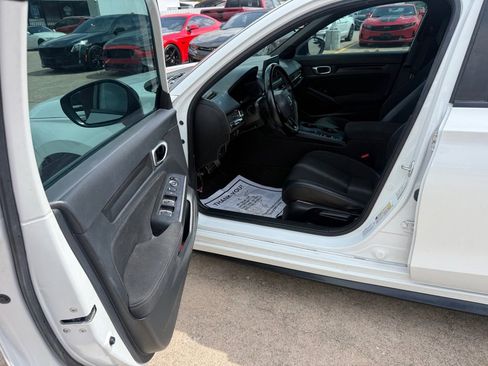 Used 2023 Honda Civic Sport image 9